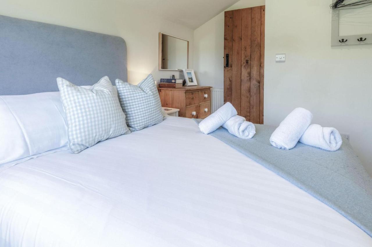 Dollars Cottage - 4 Bedroom Cottage - แลงเกนนิธ ภายนอก รูปภาพ
